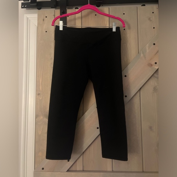 Fabletics 3/4 Active Leggings - Picture 1 of 5